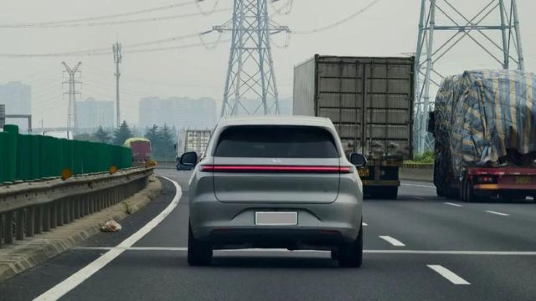 理想L6长途实测:25万级家庭出行全能车,入门配置藏着旗舰实力