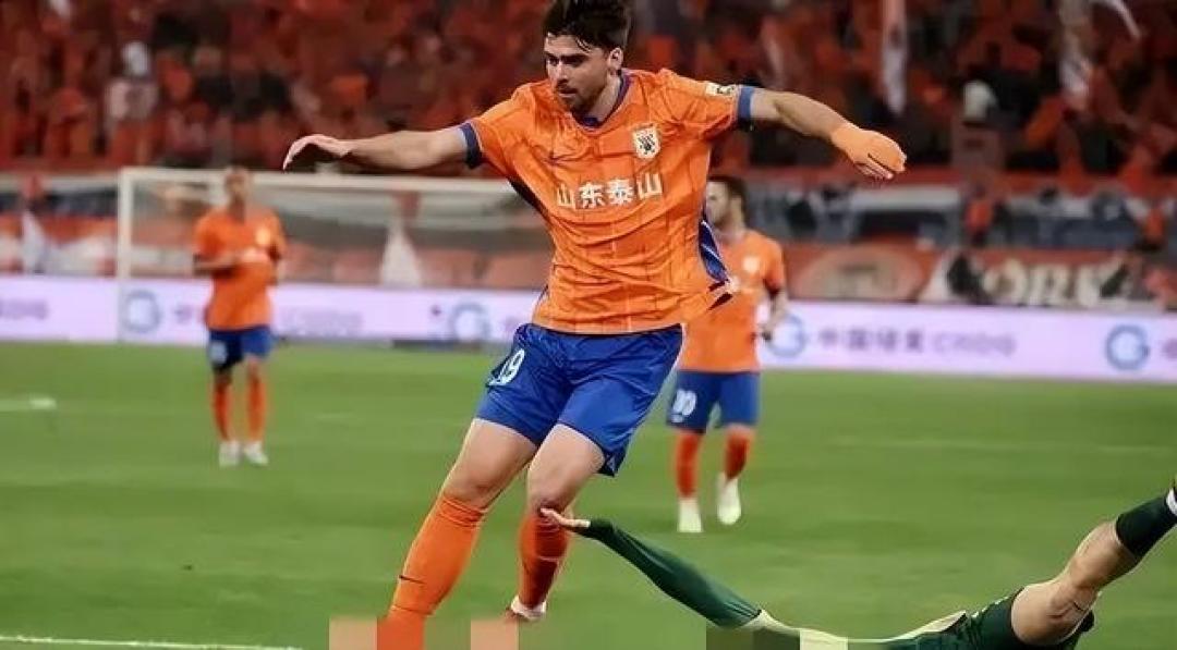 泰山主场4-2逆转浙江终结四轮不胜，瓦科戴帽新星王钰栋双响创纪录