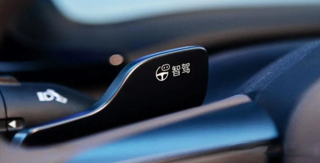 智能驾驶更名潮:政策规范如何重塑消费者认知与行业未来