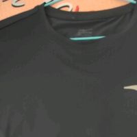 鸿星尔克速干衣：运动不再湿黏