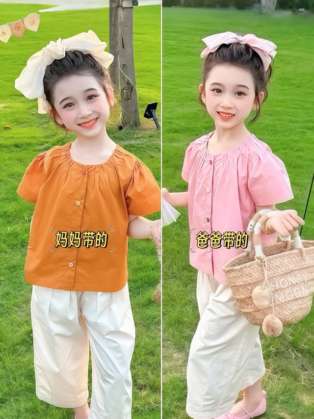 🌼被问爆的女童套装 | 夏日甜美风。家人们！挖到宝啦！这套女童穿搭简直是夏日里的甜梦制造机💖 
👚上衣是泡泡袖设计，俏皮可爱又不失优雅。柔和的色调，无论是活力橙还是温柔粉，都能轻松衬托出宝贝的好气色，