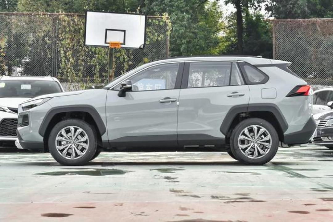 丰田RAV4荣放试驾:省油大空间是真香,车机噪音成硬伤?