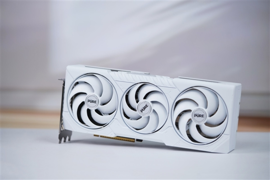 碾压RTX 5060 Ti!蓝宝石RX 9070 GRE GAMING OC 12GB DUAL显卡图赏