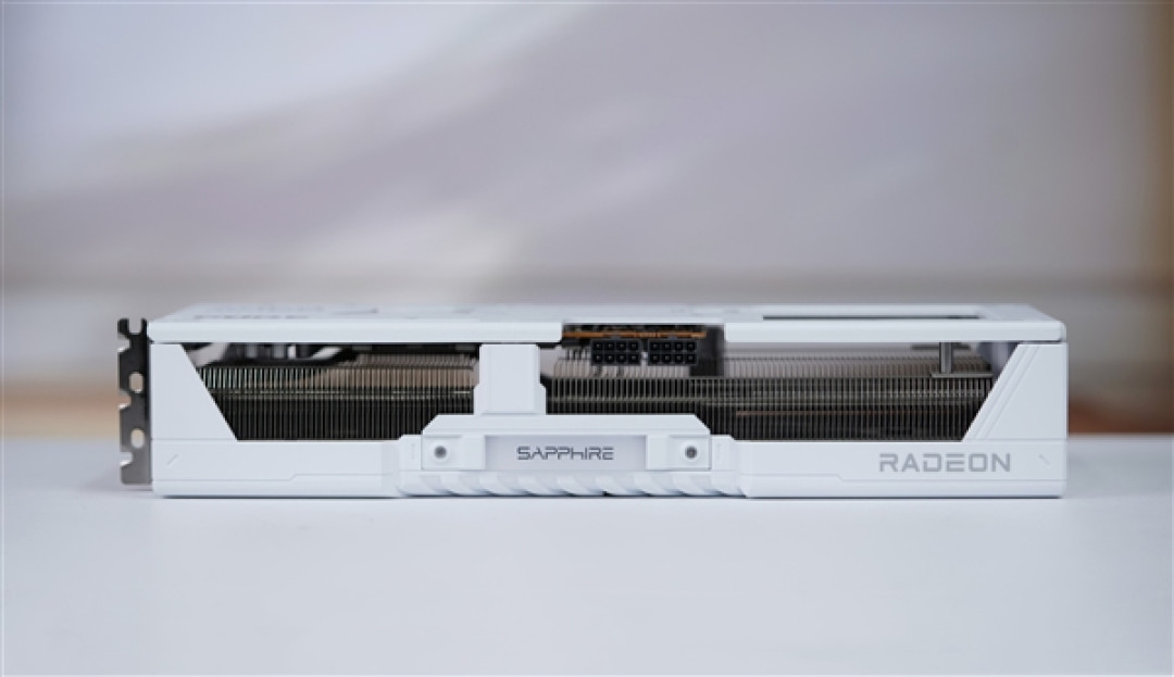 碾压RTX 5060 Ti!蓝宝石RX 9070 GRE GAMING OC 12GB DUAL显卡图赏