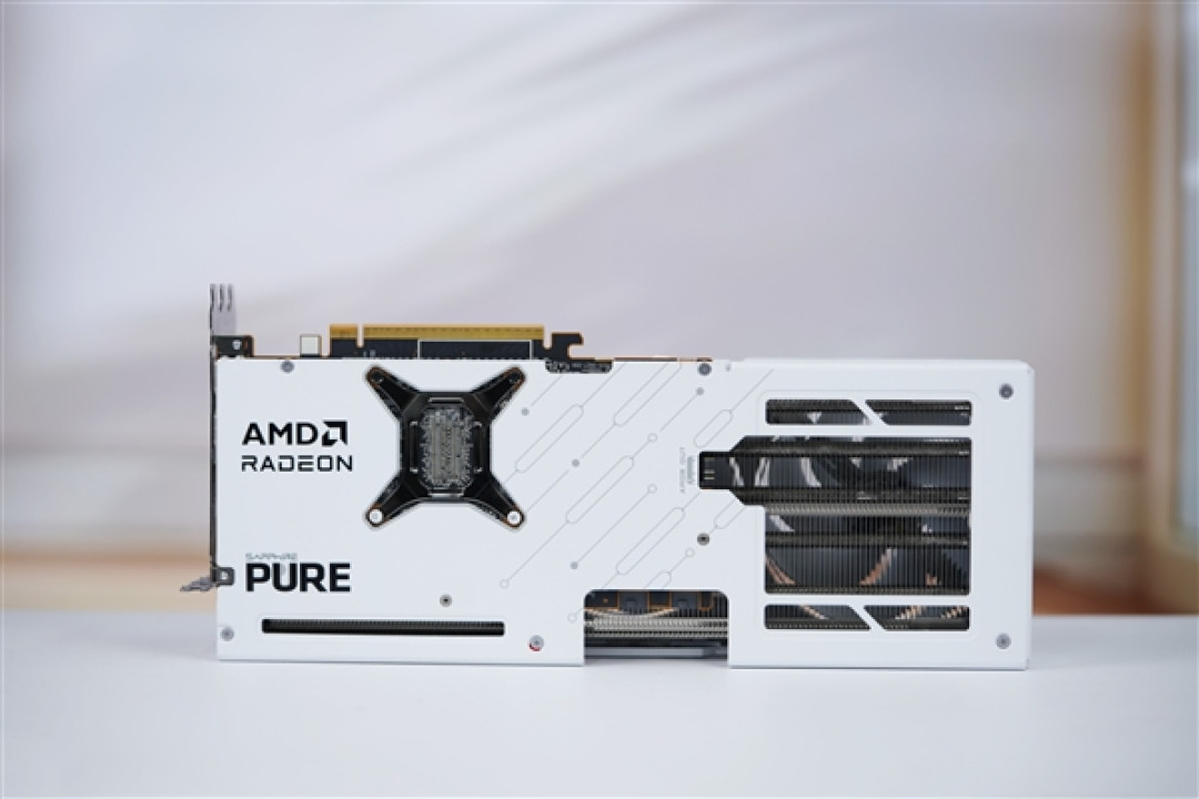 碾压RTX 5060 Ti!蓝宝石RX 9070 GRE GAMING OC 12GB DUAL显卡图赏
