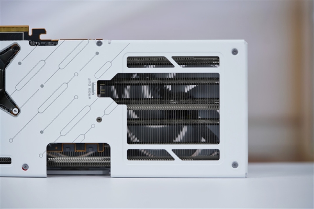 碾压RTX 5060 Ti!蓝宝石RX 9070 GRE GAMING OC 12GB DUAL显卡图赏