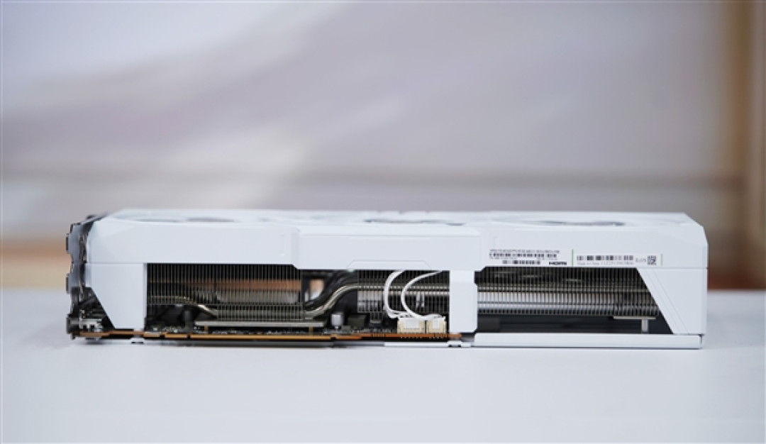 碾压RTX 5060 Ti!蓝宝石RX 9070 GRE GAMING OC 12GB DUAL显卡图赏