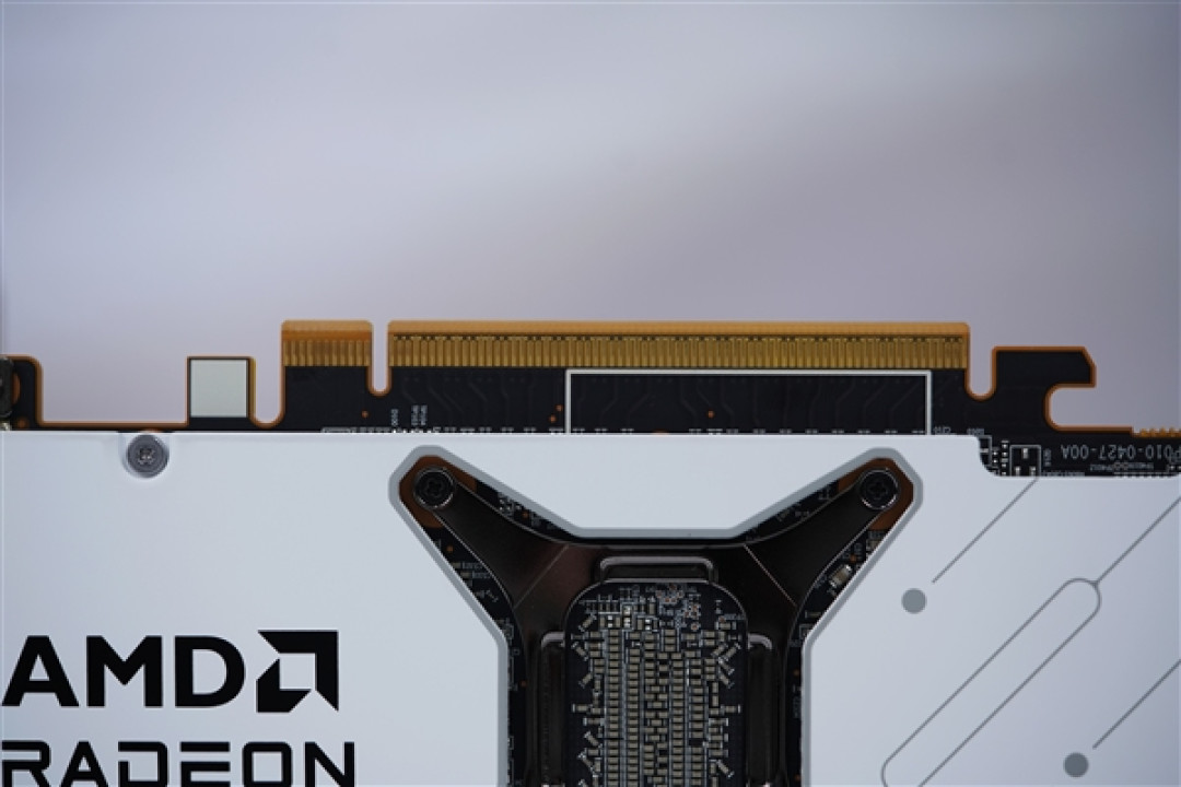 碾压RTX 5060 Ti!蓝宝石RX 9070 GRE GAMING OC 12GB DUAL显卡图赏