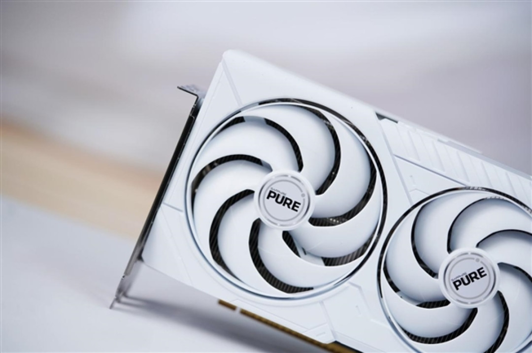 碾压RTX 5060 Ti!蓝宝石RX 9070 GRE GAMING OC 12GB DUAL显卡图赏