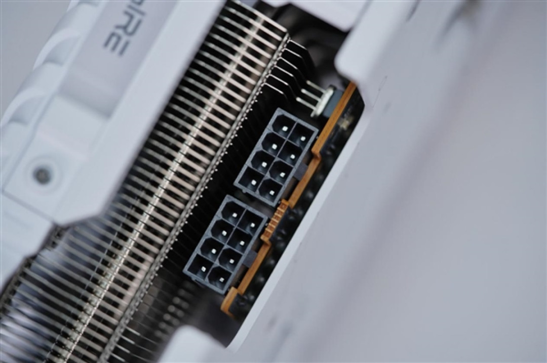 碾压RTX 5060 Ti!蓝宝石RX 9070 GRE GAMING OC 12GB DUAL显卡图赏