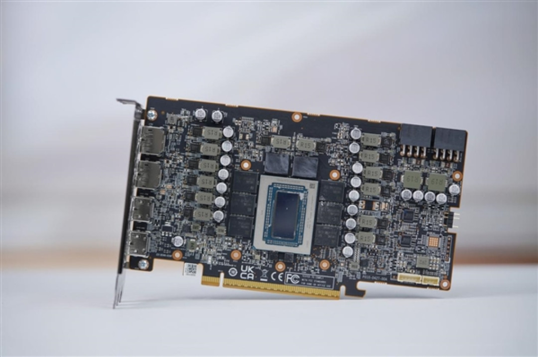 碾压RTX 5060 Ti!蓝宝石RX 9070 GRE GAMING OC 12GB DUAL显卡图赏