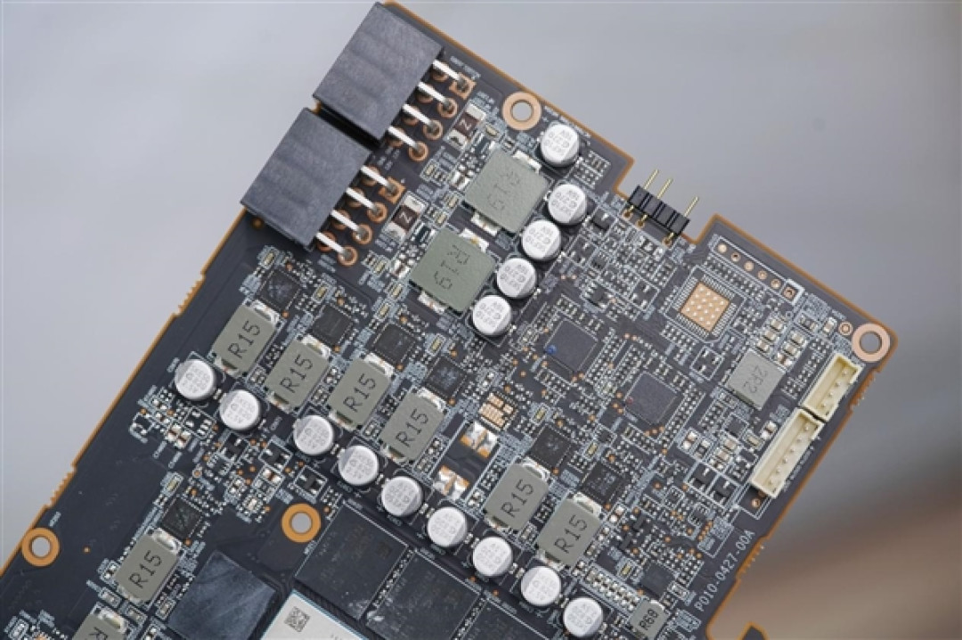 碾压RTX 5060 Ti!蓝宝石RX 9070 GRE GAMING OC 12GB DUAL显卡图赏