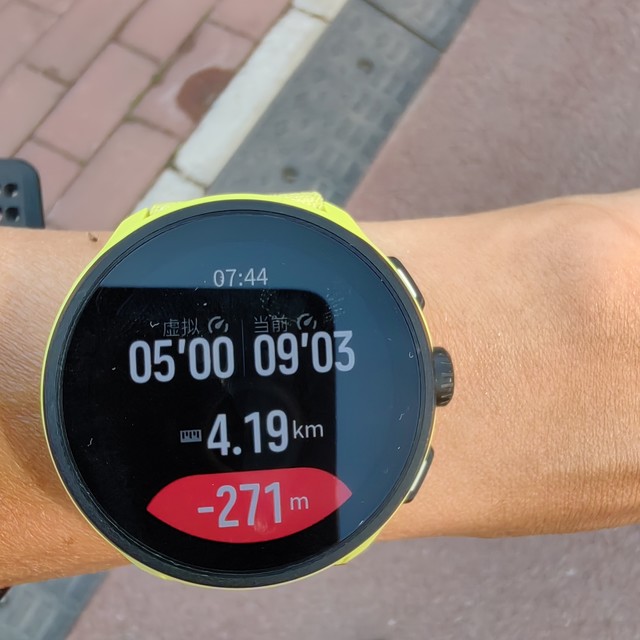 颂拓首款路跑手表Suunto Run
