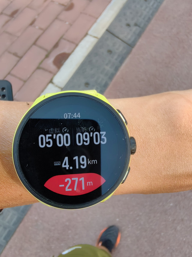 颂拓首款路跑手表Suunto Run