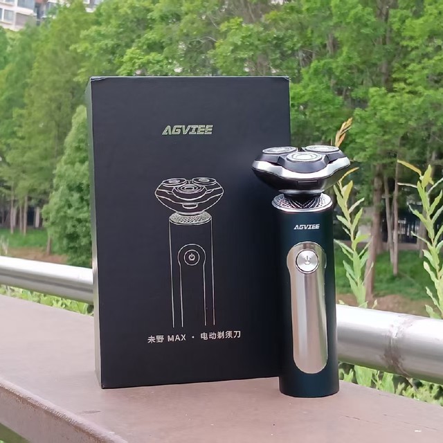 型男必备！德国进口刀片+净剃黑科技，刀过如风不留痕未野MAX测评