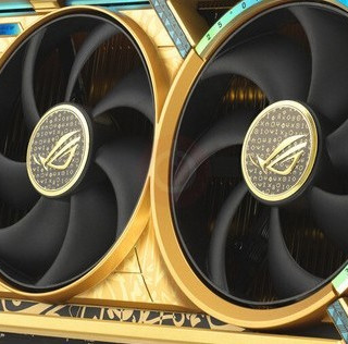 999纯金！华硕发布 Astral RTX 5090 Dhahab OC Edition 特别版显卡