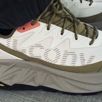 最近微火的索康尼 saucony TRIGON ULTRA 跑鞋