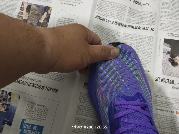 鸿星尔克跑鞋
