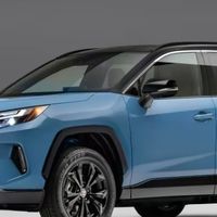 硬汉风设计+双联屏！全新丰田RAV4官方首曝，大灯酷似凯美瑞