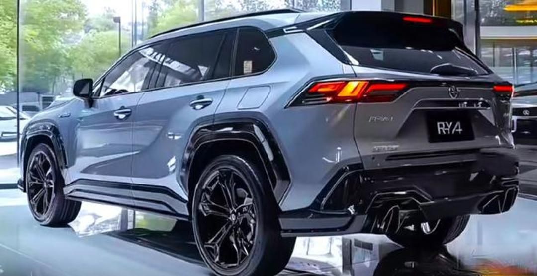 混动机甲战士来袭！全新RAV4破界而生，6.8秒破百+4.2L油耗重塑全能SUV标杆