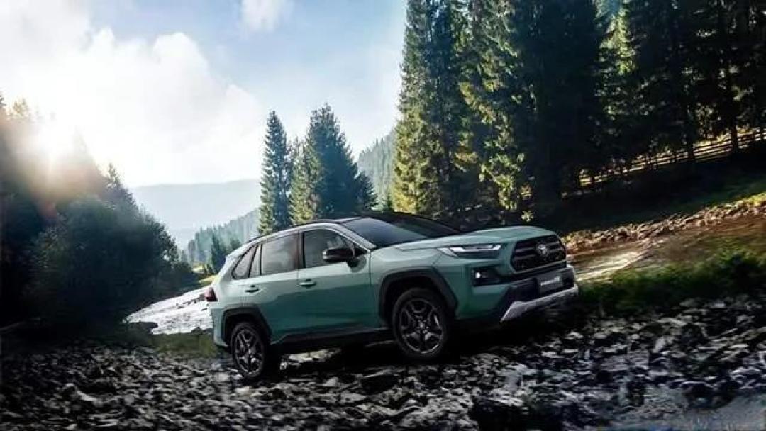 混动机甲战士来袭！全新RAV4破界而生，6.8秒破百+4.2L油耗重塑全能SUV标杆