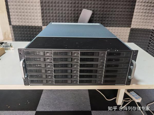 装了一个truenas，很失望。24盘ZFS RAIDZ2，25g网卡直连拷贝速度拉胯，滚动更新。