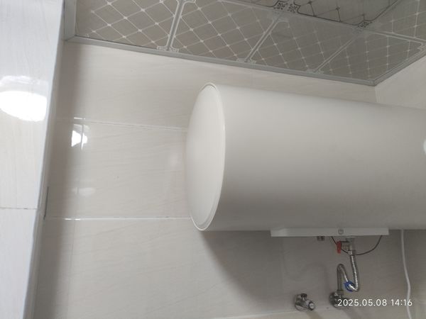 京东京造小白鲸60L电热水器，节能速热真省心
