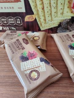 小朋友不喜欢吃，但麻麻超喜欢吃的山姆黑松露火腿苏打饼干