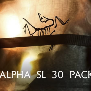始祖鸟推出全新 Alpha SL 30 背包：超轻 444 克，硬核材质挑战极限环境