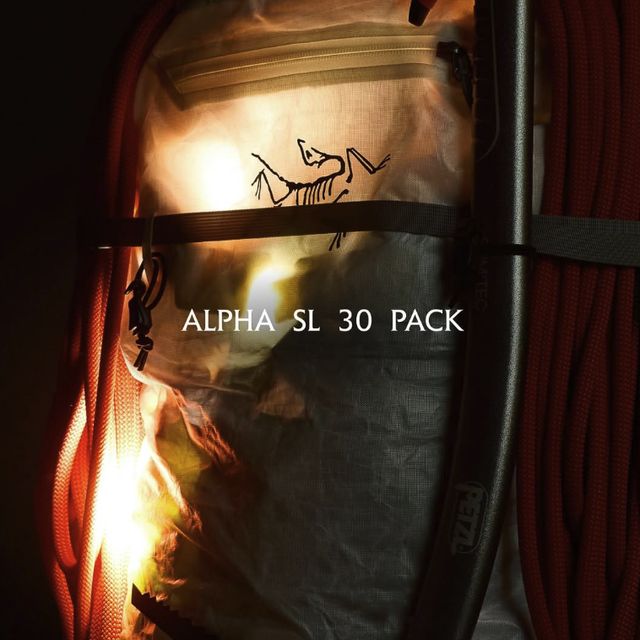 始祖鸟推出全新 Alpha SL 30 背包：超轻 444 克，硬核材质挑战极限环境 
