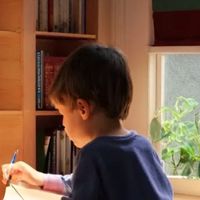 孩子近视两年涨了三百度！花万元买来的教训：护眼好方法不花钱