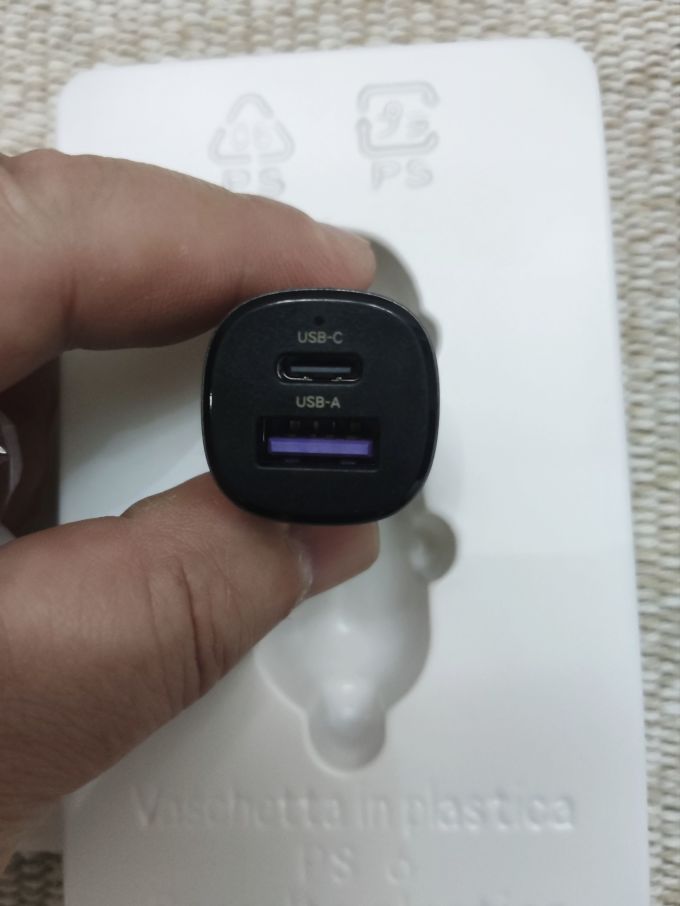绿联车载充电器