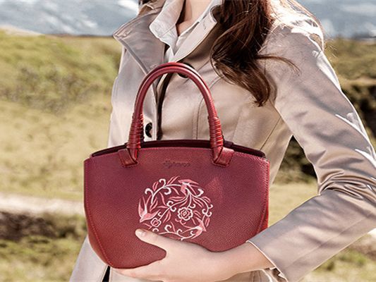 母亲节礼物：半坡饰族手袋展现独特品味
