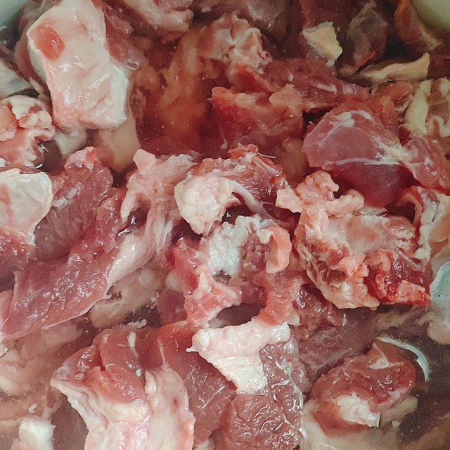 牛肉筋头巴脑的炖起来老香了