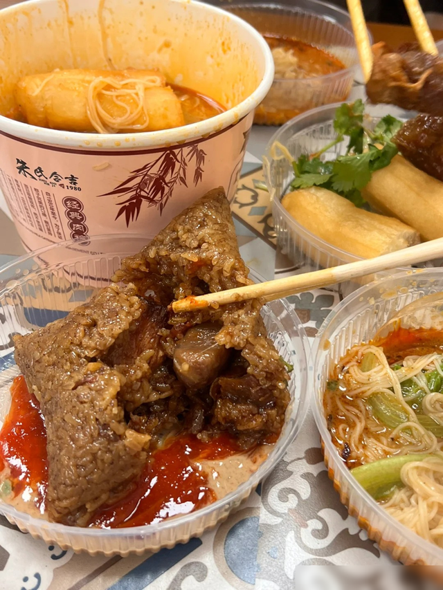带家人去厦门旅游打卡了10大特色美食小吃，闽南人真的太会吃了