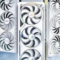 华硕发布白色版“夜神” ROG Astral RTX 5090/5080 非公版显卡
