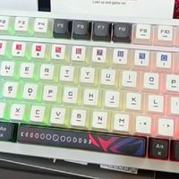 ROG 夜魔 X 机械键盘：三模连接与客制化的电竞利器