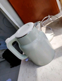 有了它，热水随时有！小熊电水壶