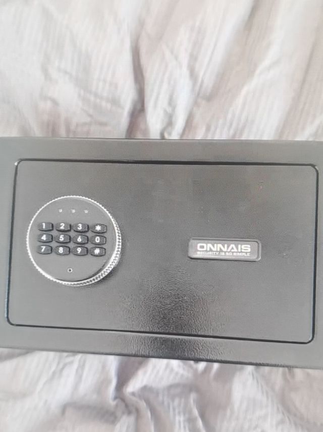 25cm欧奈斯保险箱：办公家用皆宜