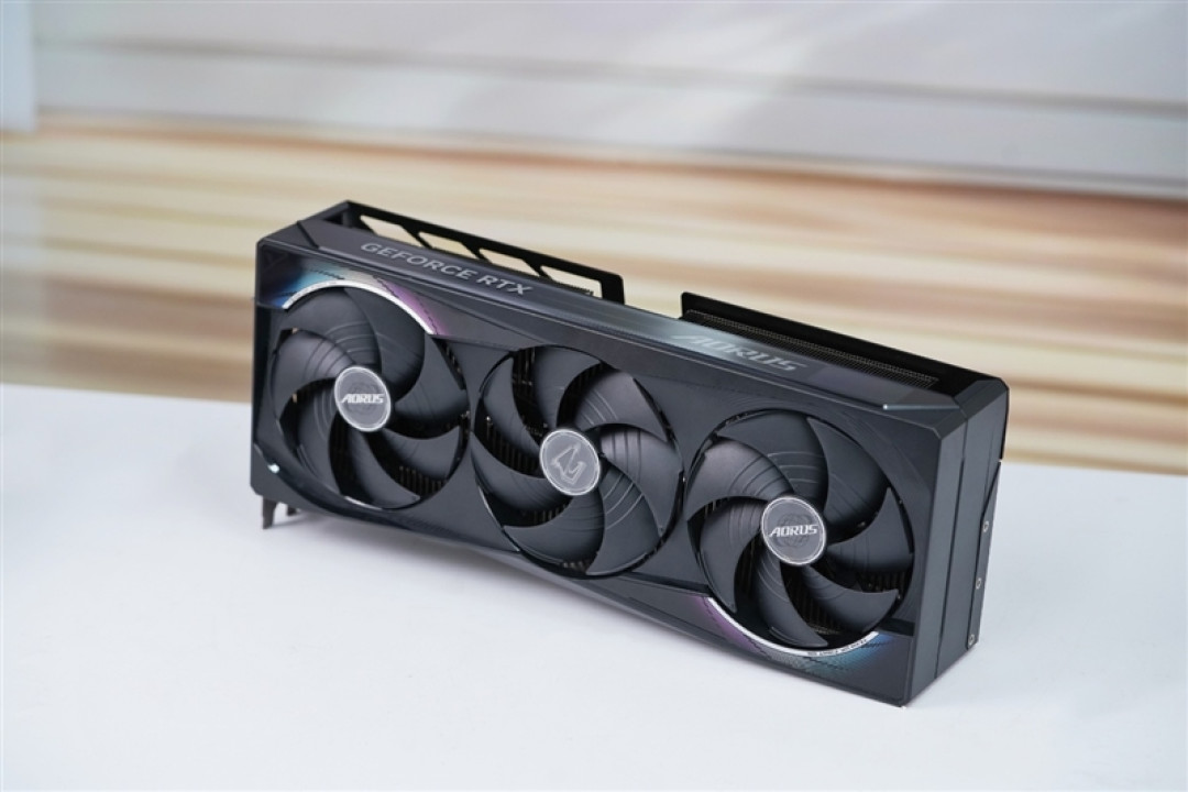 技嘉RTX 5070 Ti超级雕评测:最适合高端玩家的游戏显卡 4K144Hz电竞显示器完美搭档