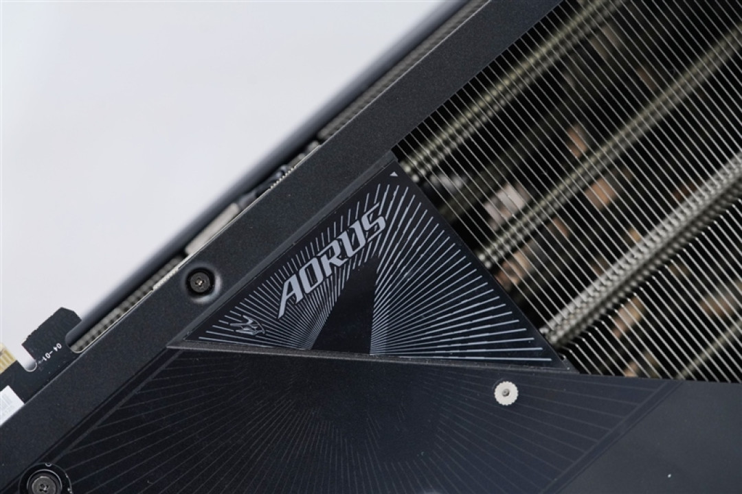 技嘉RTX 5070 Ti超级雕评测:最适合高端玩家的游戏显卡 4K144Hz电竞显示器完美搭档