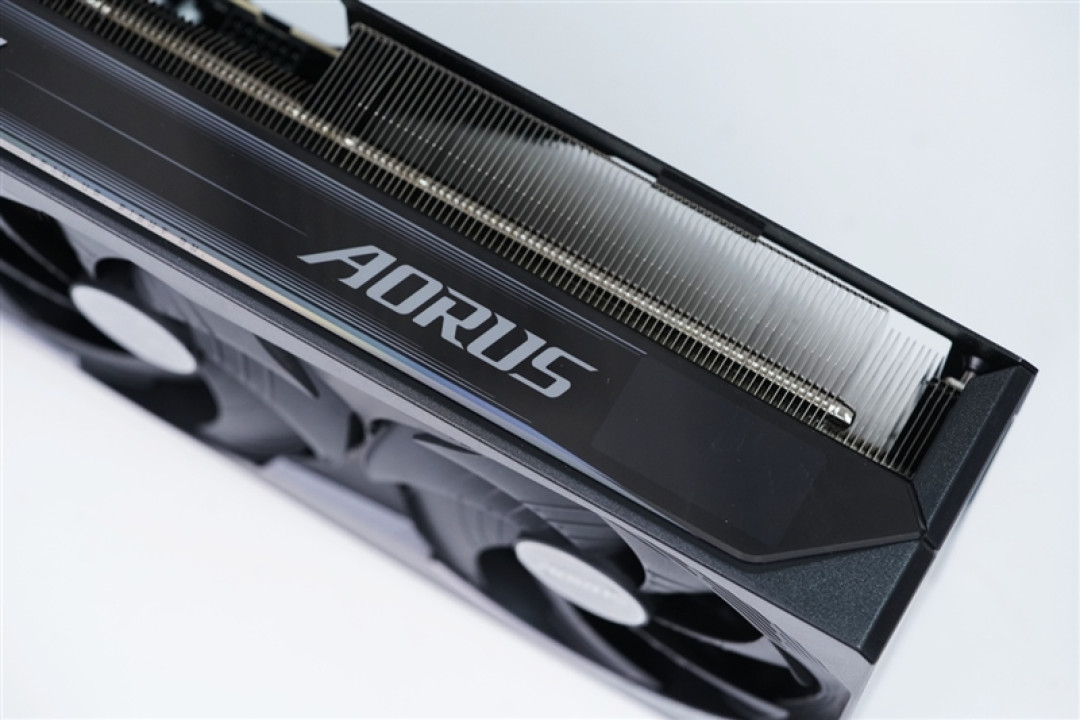 技嘉RTX 5070 Ti超级雕评测:最适合高端玩家的游戏显卡 4K144Hz电竞显示器完美搭档