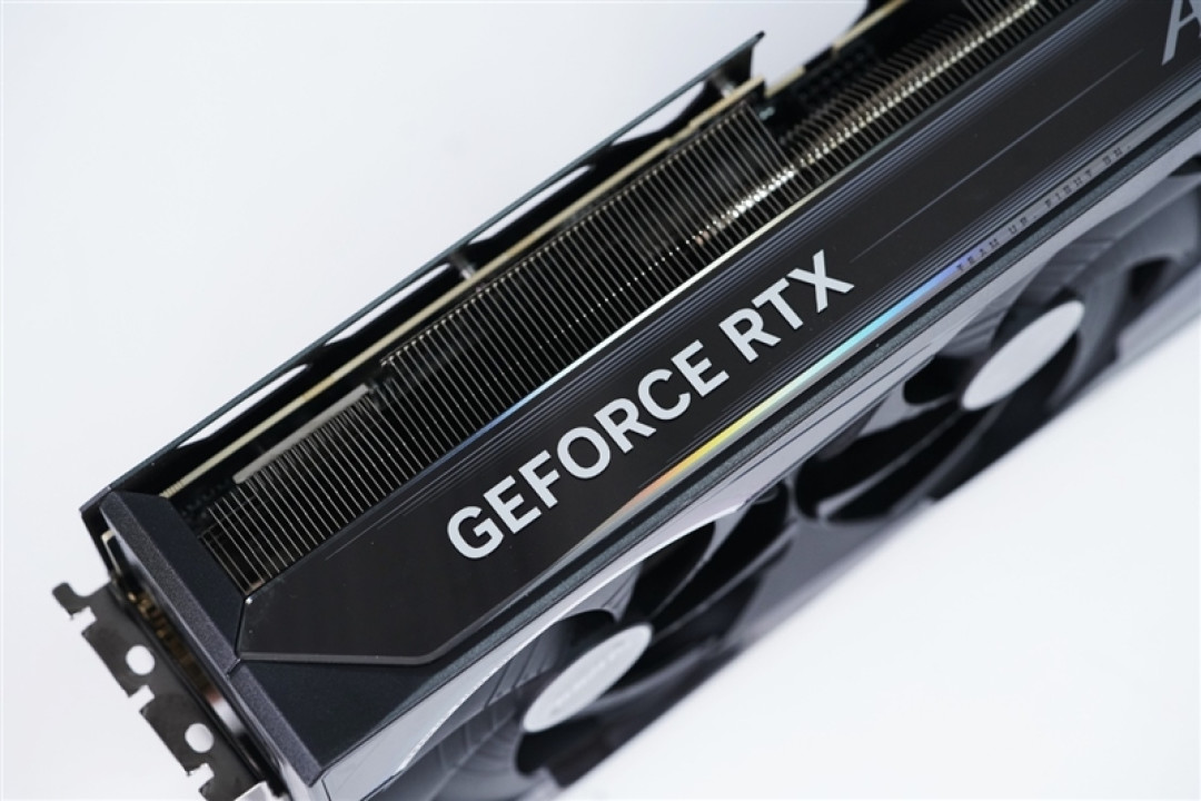 技嘉RTX 5070 Ti超级雕评测:最适合高端玩家的游戏显卡 4K144Hz电竞显示器完美搭档