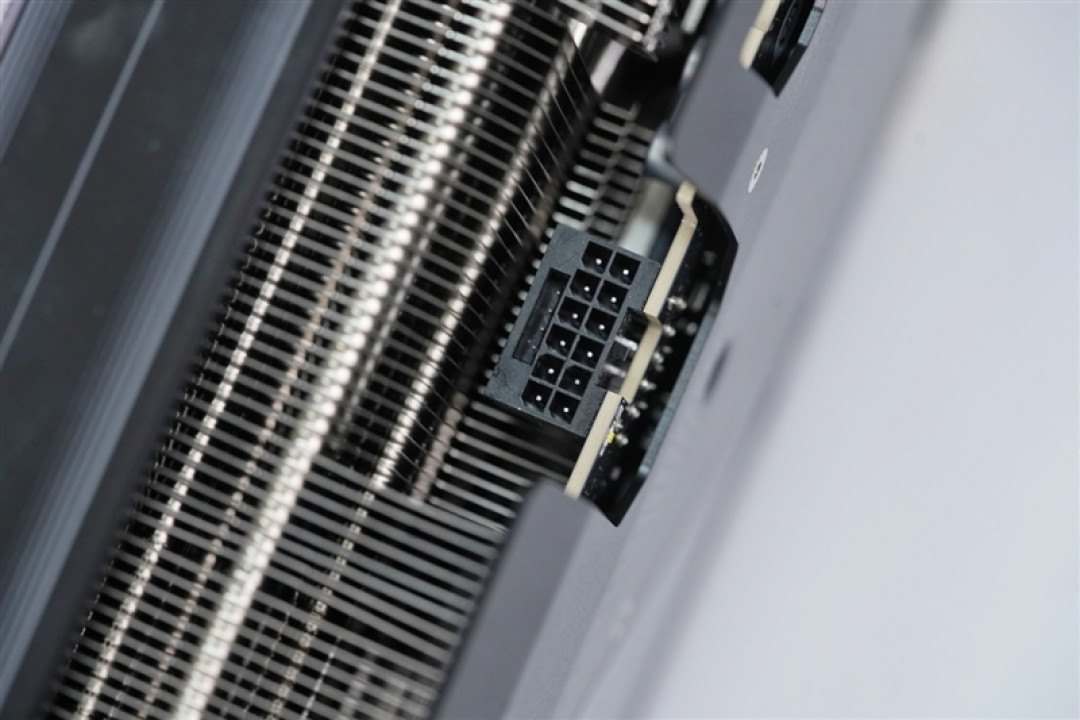 技嘉RTX 5070 Ti超级雕评测:最适合高端玩家的游戏显卡 4K144Hz电竞显示器完美搭档