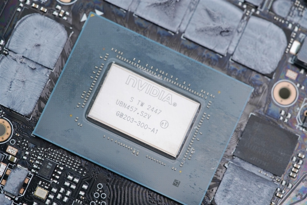 技嘉RTX 5070 Ti超级雕评测:最适合高端玩家的游戏显卡 4K144Hz电竞显示器完美搭档