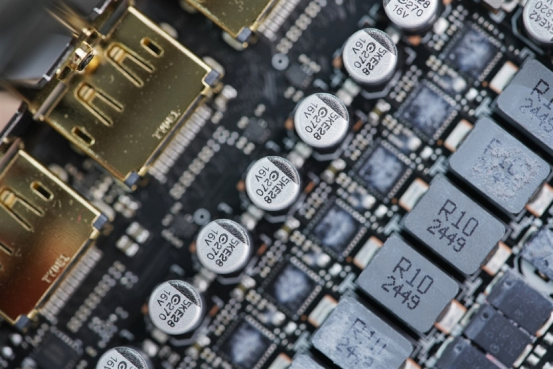 技嘉RTX 5070 Ti超级雕评测:最适合高端玩家的游戏显卡 4K144Hz电竞显示器完美搭档