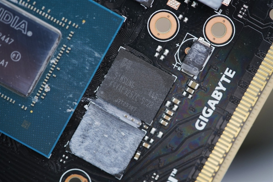 技嘉RTX 5070 Ti超级雕评测:最适合高端玩家的游戏显卡 4K144Hz电竞显示器完美搭档