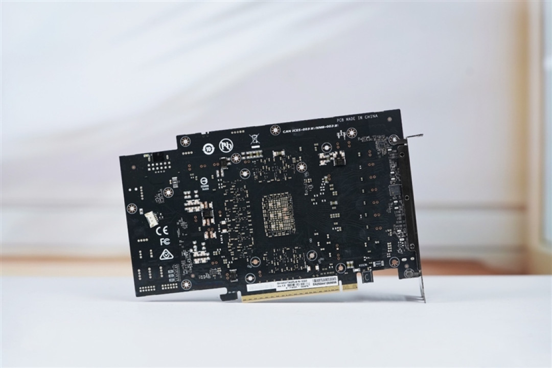 技嘉RTX 5070 Ti超级雕评测:最适合高端玩家的游戏显卡 4K144Hz电竞显示器完美搭档