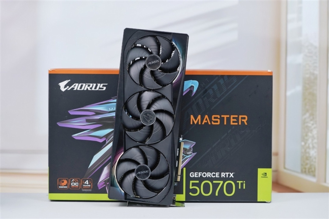 技嘉RTX 5070 Ti超级雕评测:最适合高端玩家的游戏显卡 4K144Hz电竞显示器完美搭档