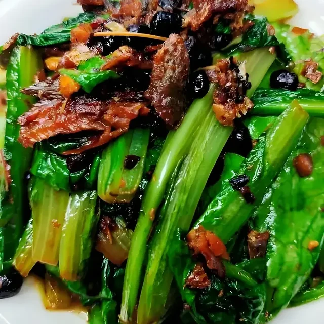 老广味道，鲜嫩鲮鱼搭配脆爽油麦，香浓豆豉提味，口感丰富营养足